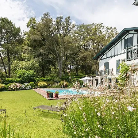 Golfetmer Couette-café 4*